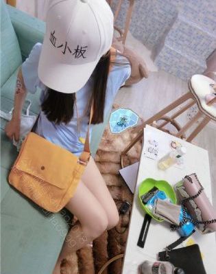 合租房娇妻呻吟h_字幕高清版在线观看